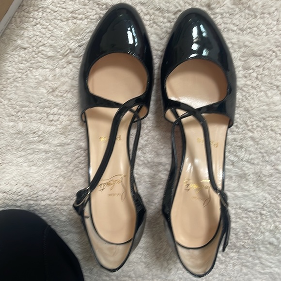 Gorgeous Christian Louboutin Black patent pumps with cross cross straps - Picture 6 of 7
